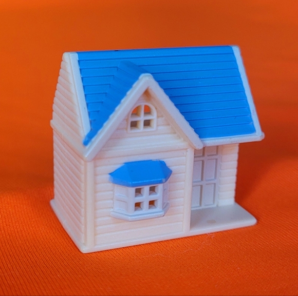 Miniature Blue & White Toy House, Sylvanian Families SOPHIE'S DOLL HOUSE PART - Picture 1 of 2